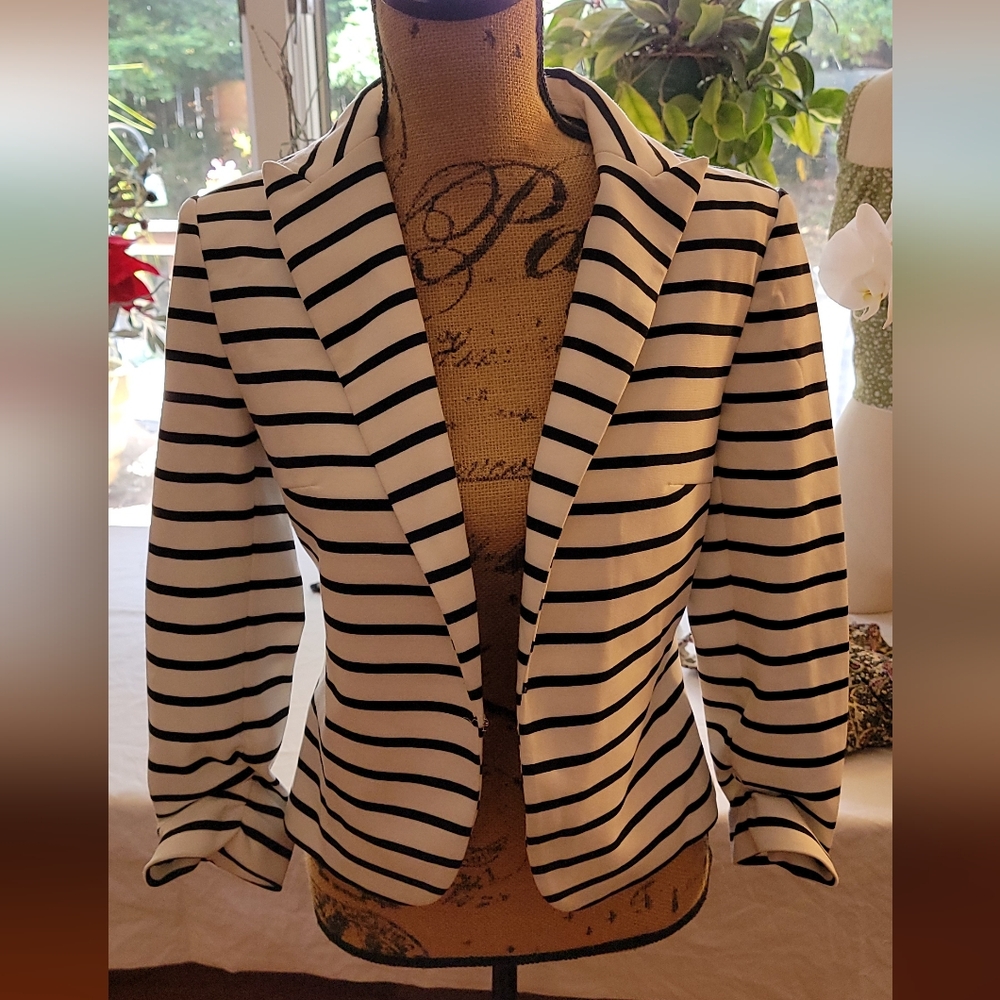 Amanda & Chelsea crop jacket
